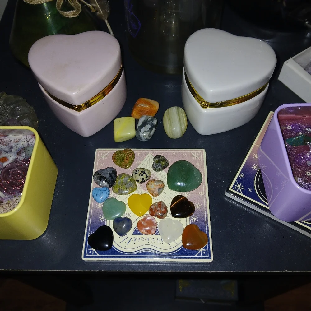 Heart-Shaped Trinket Boxes with Assorted Stones - Picture 3 of 4